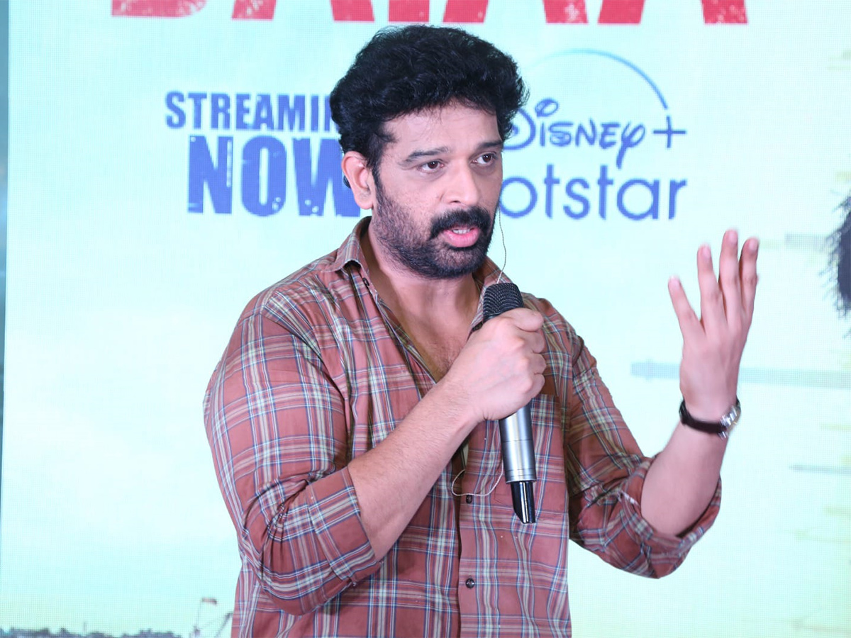 JD_20Chakravarthy_20in_20Visakhapatnam_20Pics-4.jpg 4