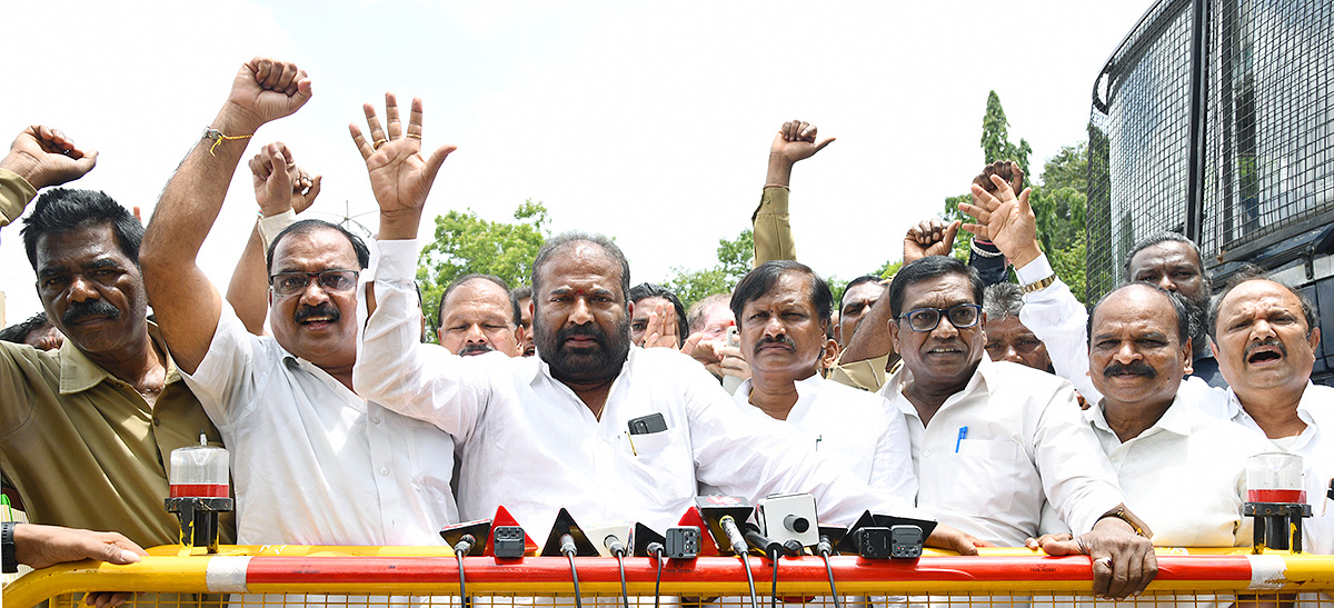 Telangana_20Tsrtc_20Bandh_20Telangana_20State_20Wide_20Updates-12.jpg 11