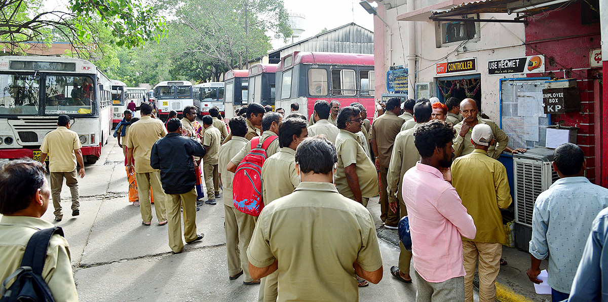 Telangana_20Tsrtc_20Bandh_20Telangana_20State_20Wide_20Updates-15.jpg 14