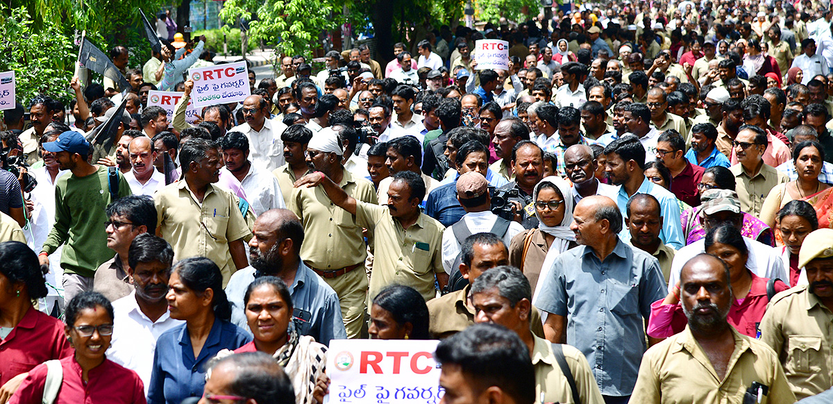 Telangana_20Tsrtc_20Bandh_20Telangana_20State_20Wide_20Updates-16.jpg 15