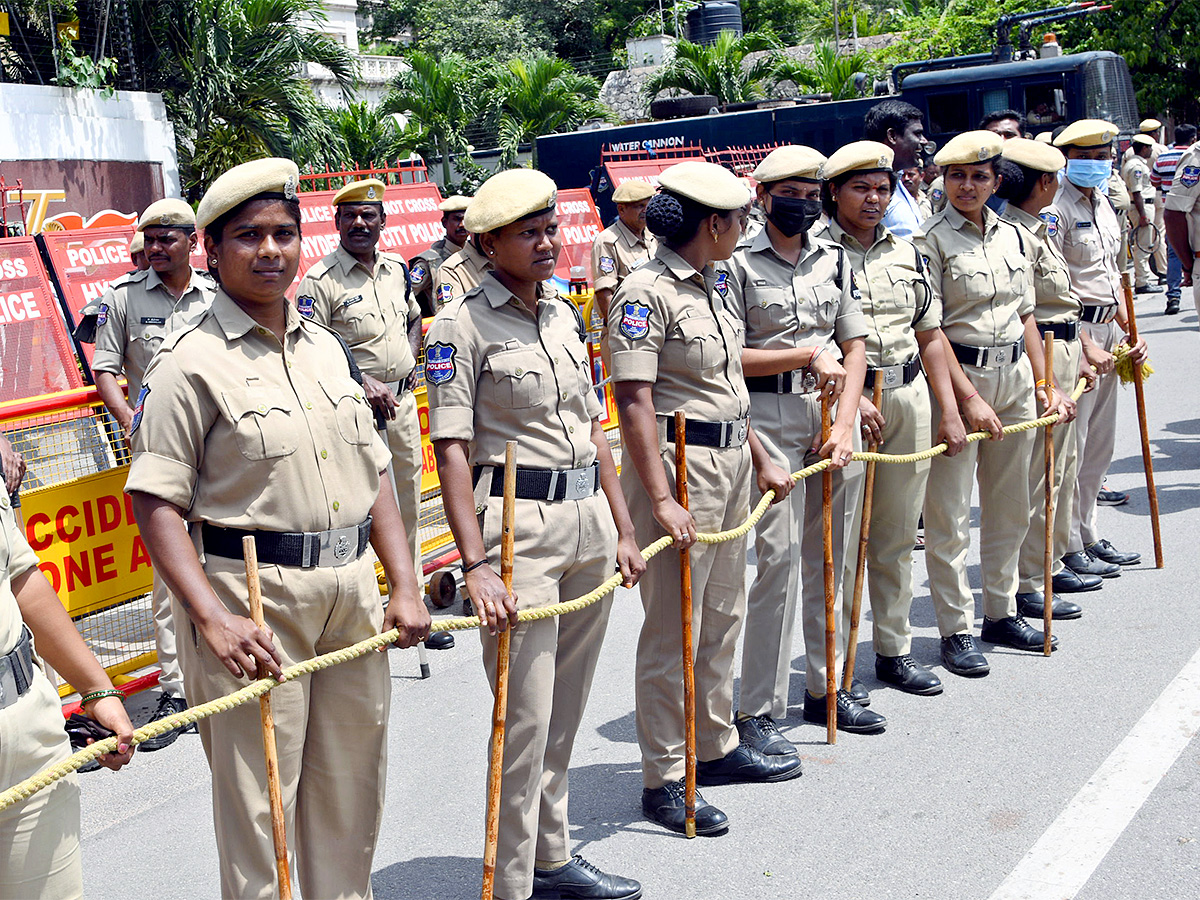 Telangana_20Tsrtc_20Bandh_20Telangana_20State_20Wide_20Updates-20.jpg 18