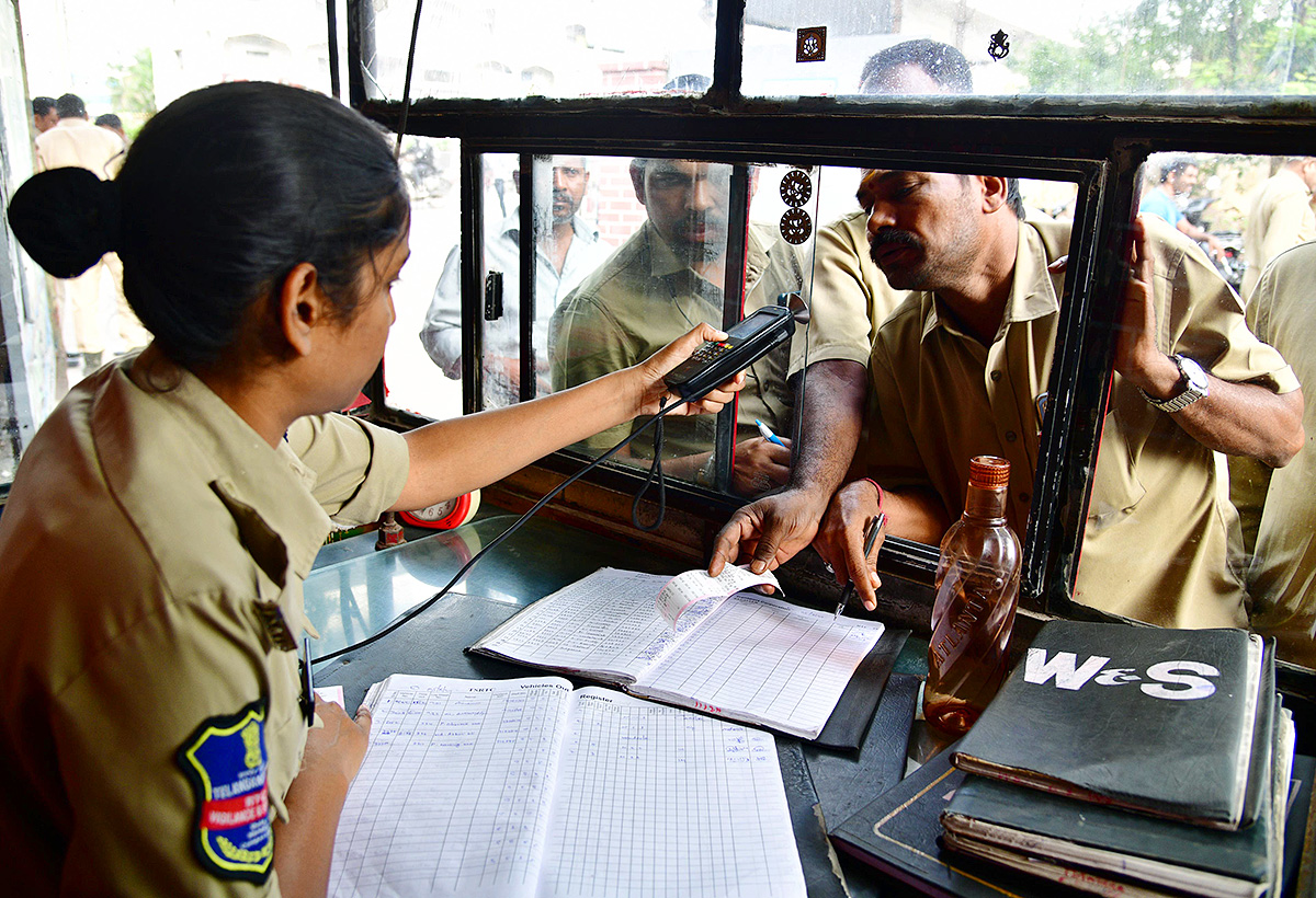 Telangana_20Tsrtc_20Bandh_20Telangana_20State_20Wide_20Updates-26.jpg 24