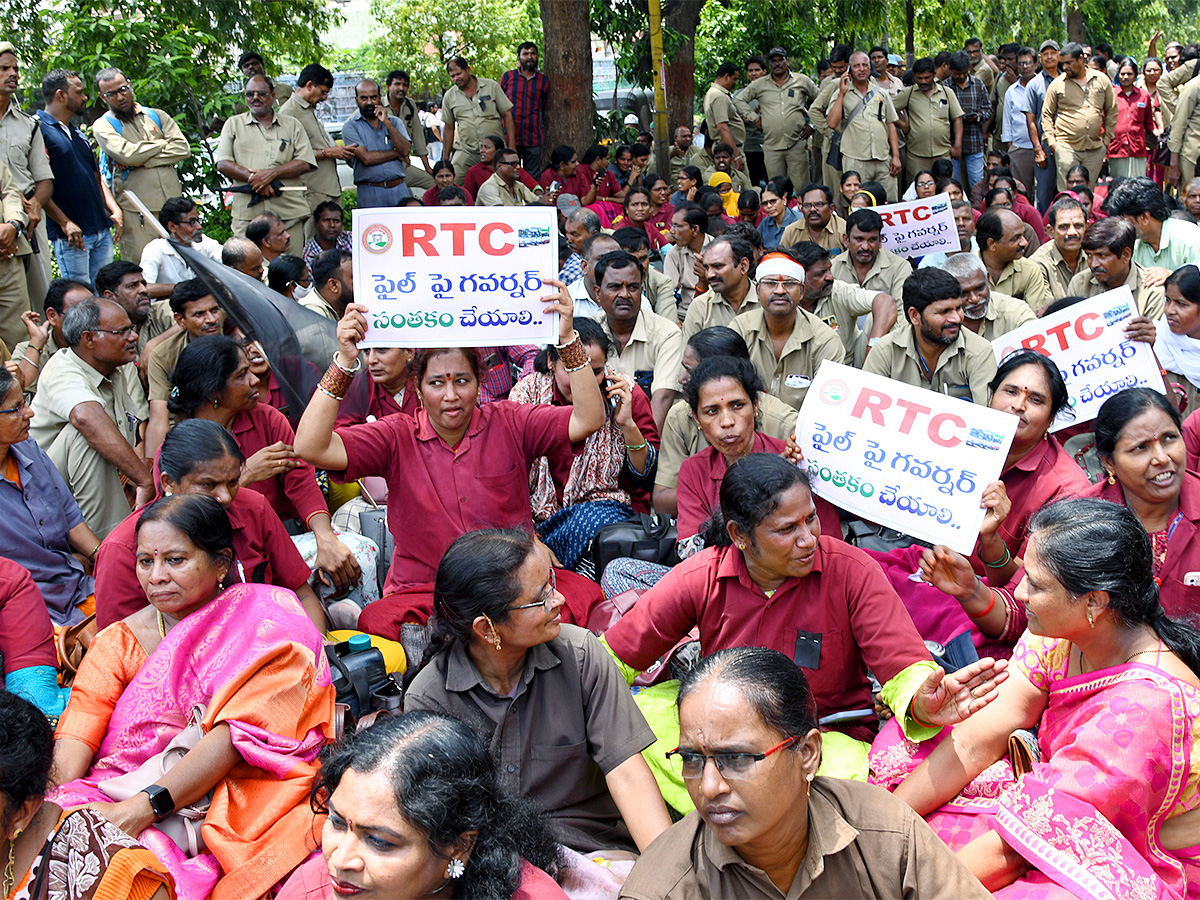 Telangana_20Tsrtc_20Bandh_20Telangana_20State_20Wide_20Updates-3.jpg 3
