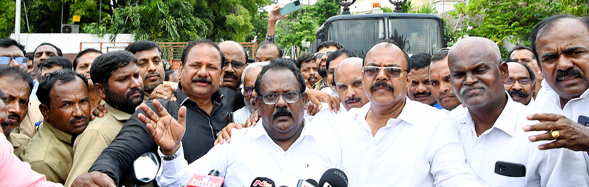 Telangana_20Tsrtc_20Bandh_20Telangana_20State_20Wide_20Updates-9.jpg 8