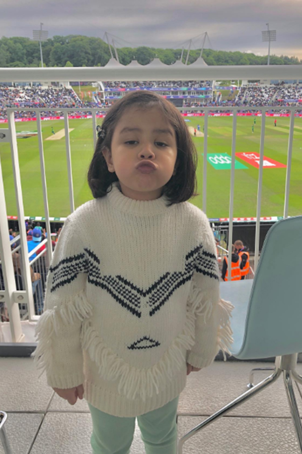 dhoni-daughter-ziva.jpg 6
