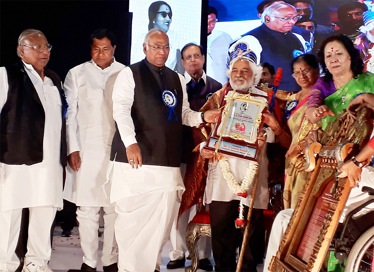 Popular_20Singer_20Gaddar_20Rare_20Photos-24.jpg 24