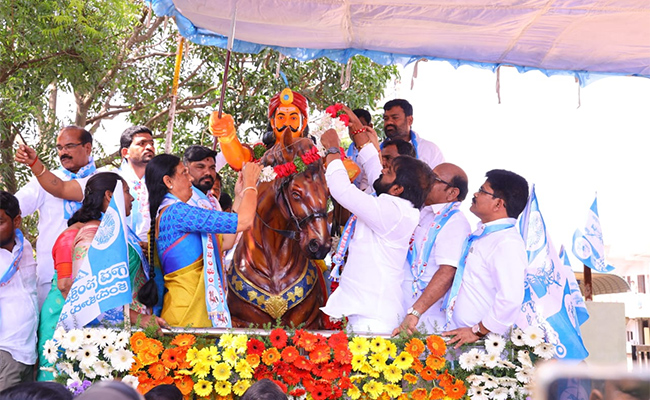 Sardar-Sarvai-Papanna-Statue.jpg