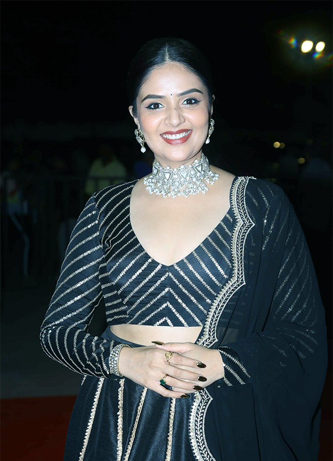anchor_20sreemukhi-1.jpg 11