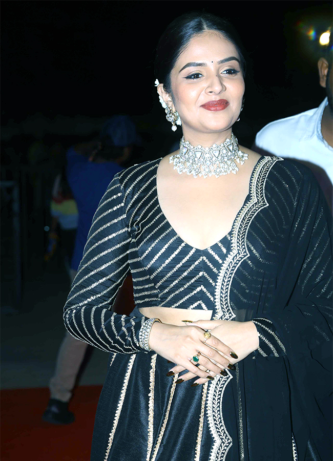anchor_20sreemukhi-3.jpg 13