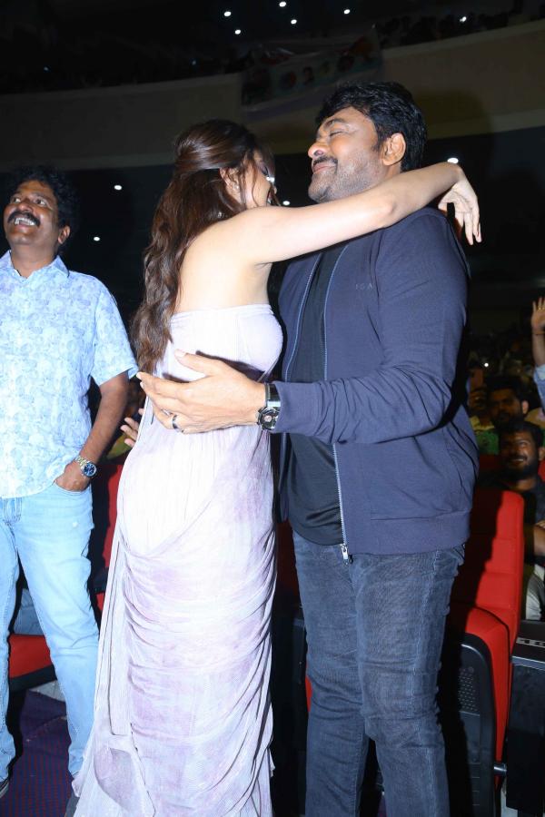 chiru-keerthysuresh.jpg 33