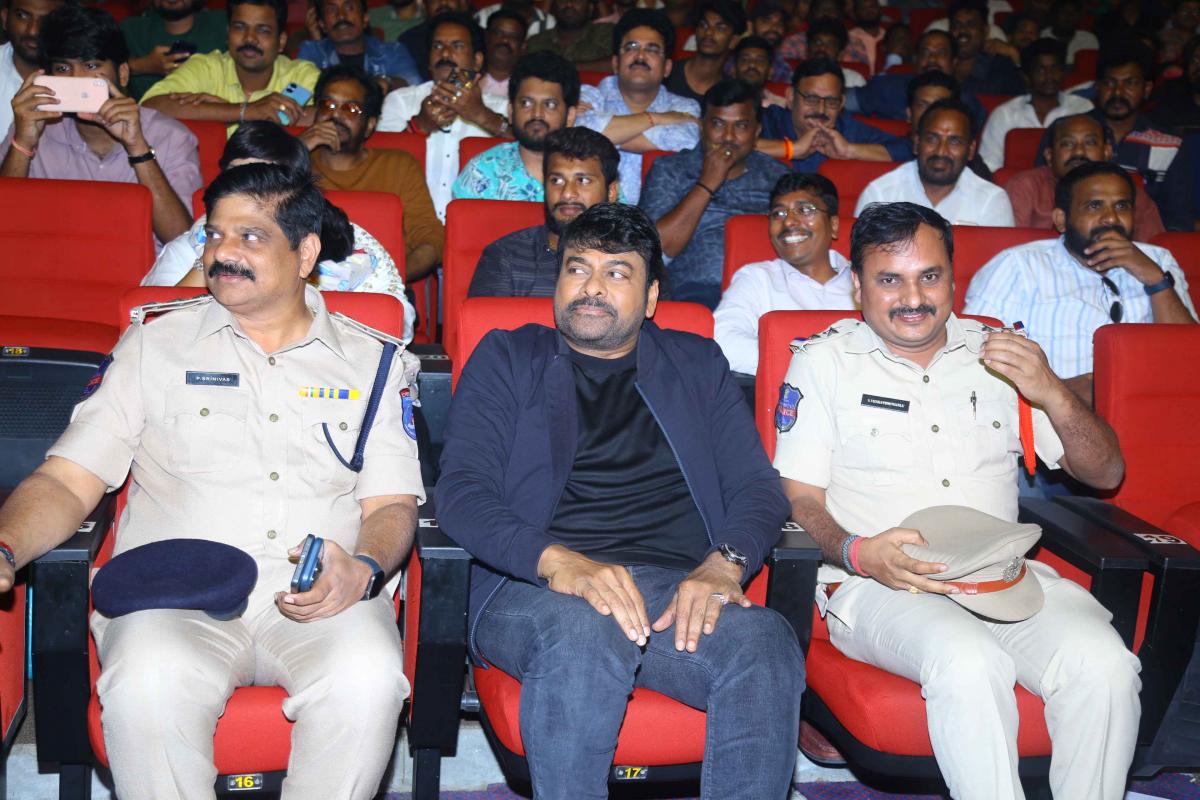chiru-police.jpg 50