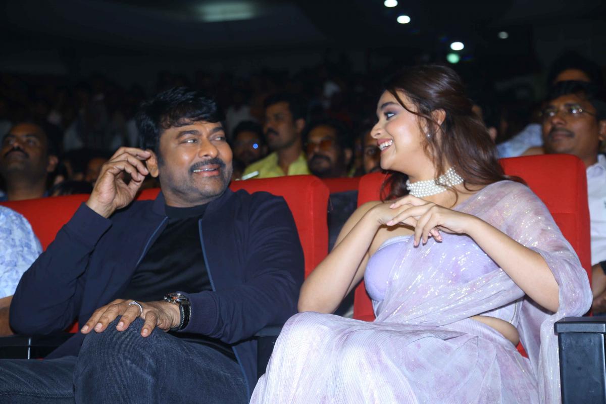 chiru-talks-keerthy.jpg 27