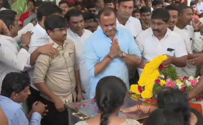 komatireddy.jpg 3