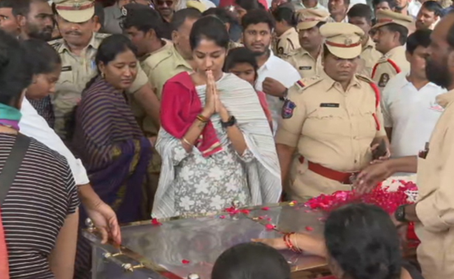 madhupriya.jpg 7