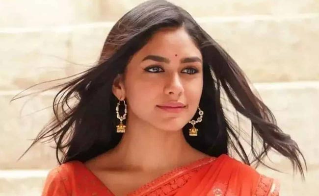 mrunal-thakur-tamil-movie.jpg