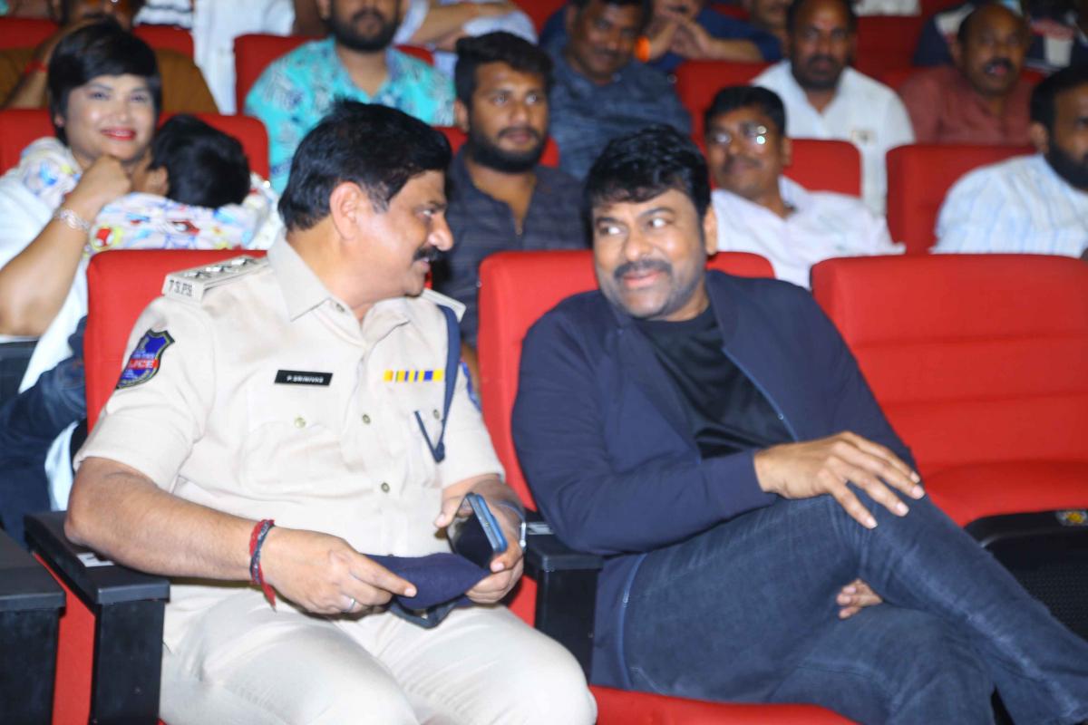 police-chiru.jpg 54