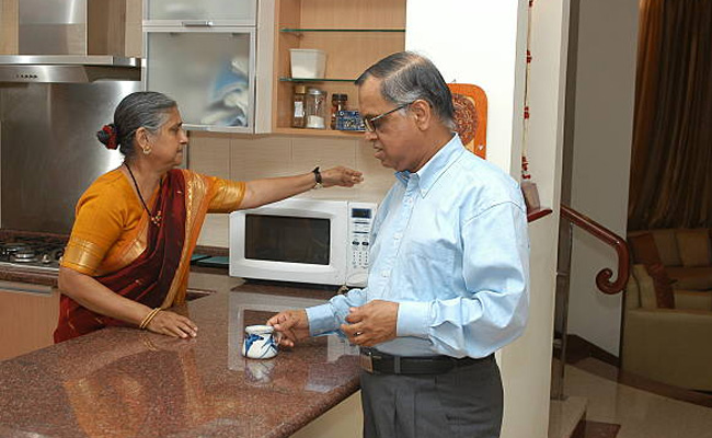Infosys_20chairperson_20sudha_20murthy_20photos_15.jpg 16