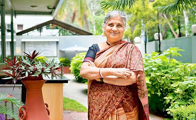 Infosys_20chairperson_20sudha_20murthy_20photos_3.jpg 4