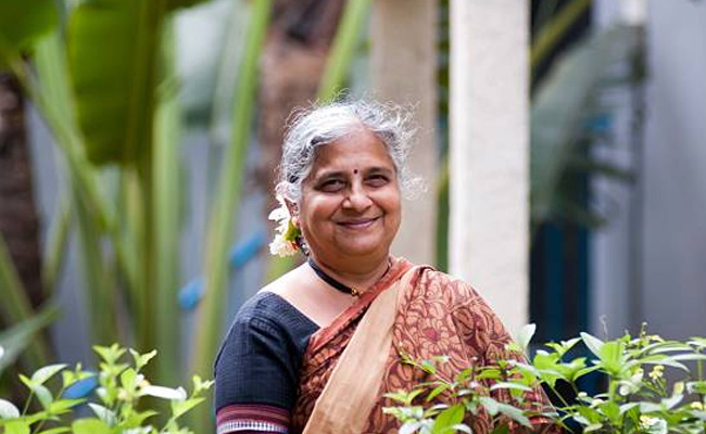 Infosys_20chairperson_20sudha_20murthy_20photos_5.jpg 6