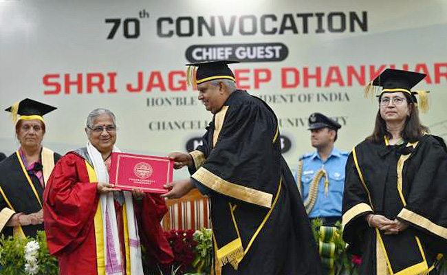 Infosys_20chairperson_20sudha_20murthy_20photos_6.jpg 7