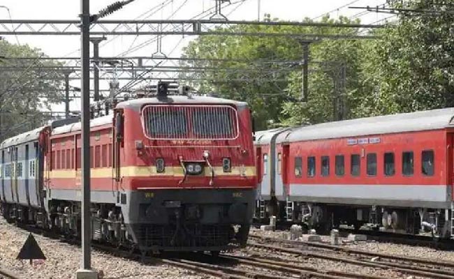 Indian-Railways-Has-2-5-Lak.jpg