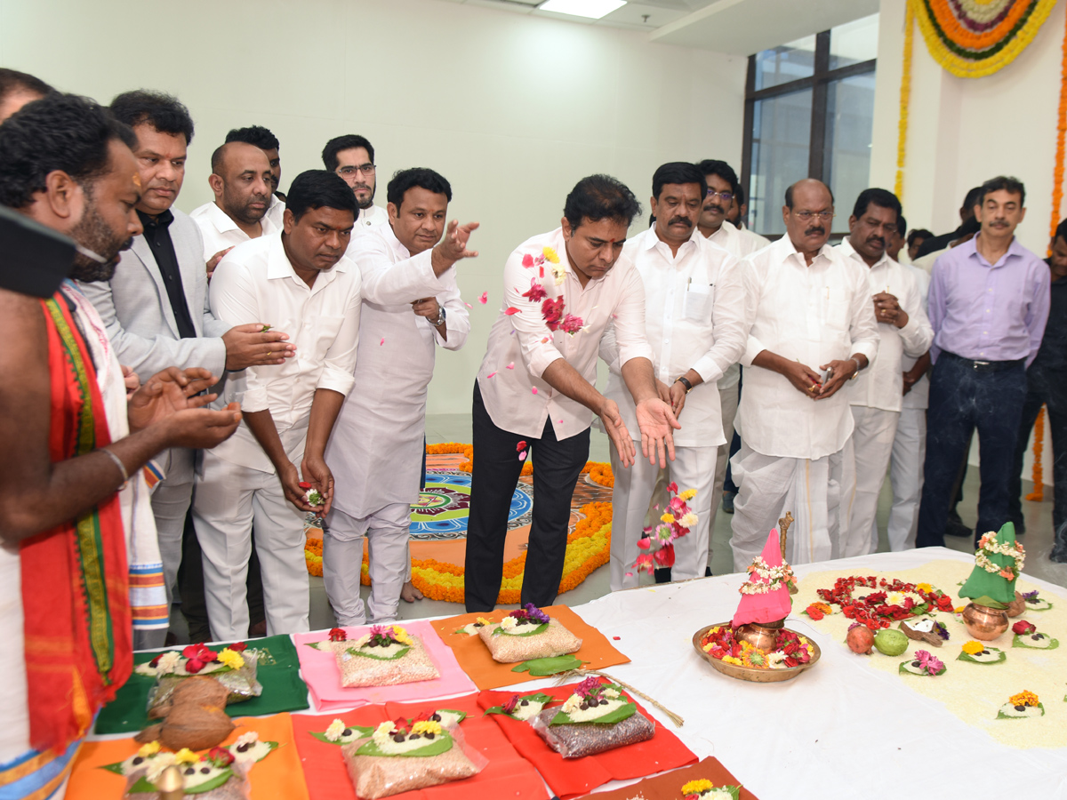 KTR_20Started_20IT_20Towers_2C_20NAC_20Building_20In_20Nizamabad_20Photos-16.jpg 15