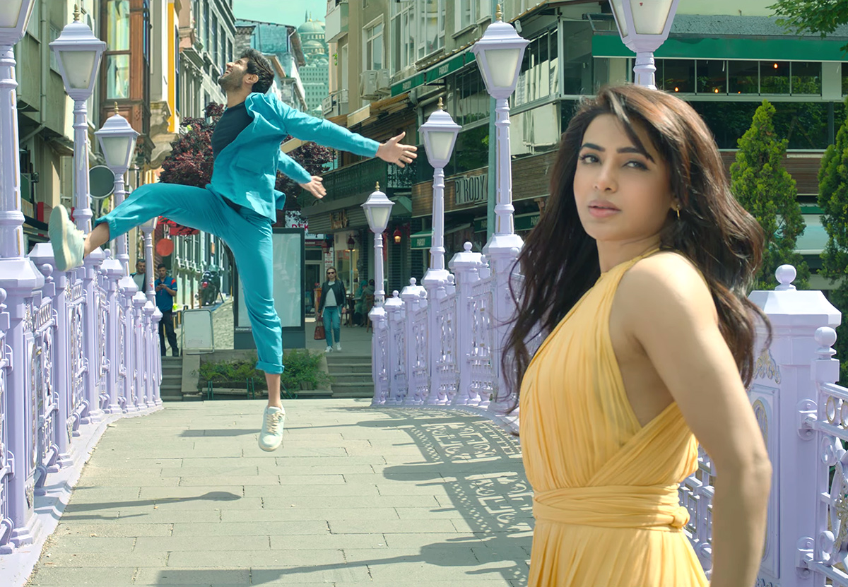 Vijay_20Devarakonda_20Samantha_20Kushi_20movie_20HD_20Stills-13.jpg 12