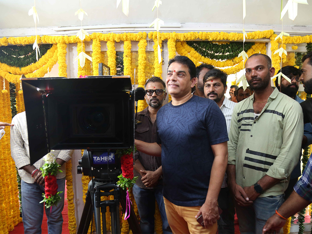 Bommarillu_20Bhaskar_20Siddhu_20Jonnalagadda_20new_20movie_20launched-10.jpg 9