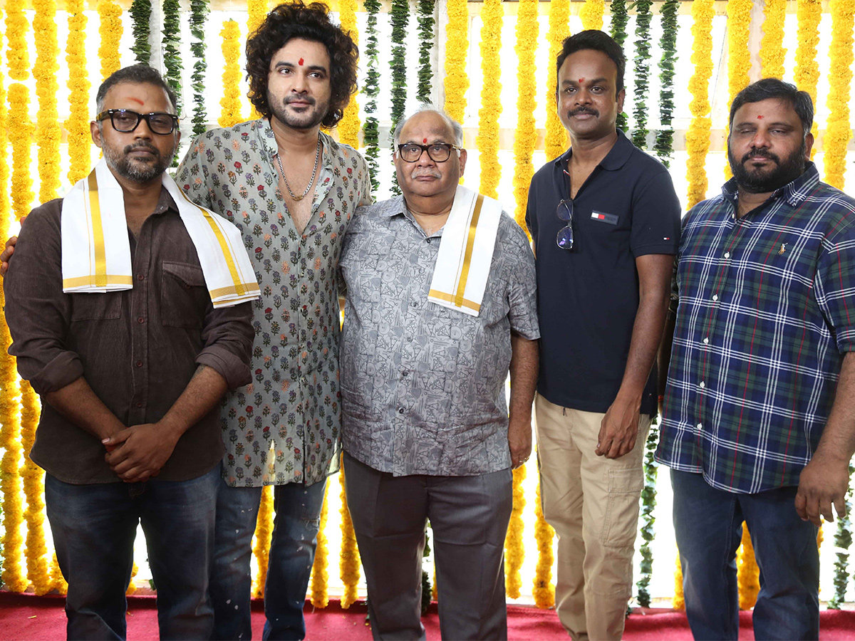 Bommarillu_20Bhaskar_20Siddhu_20Jonnalagadda_20new_20movie_20launched-11.jpg 10