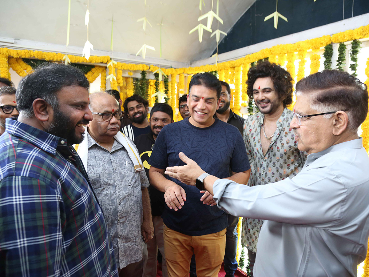 Bommarillu_20Bhaskar_20Siddhu_20Jonnalagadda_20new_20movie_20launched-12.jpg 11