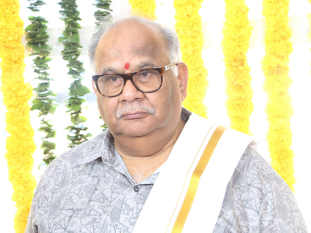 Bommarillu_20Bhaskar_20Siddhu_20Jonnalagadda_20new_20movie_20launched-17.jpg 16