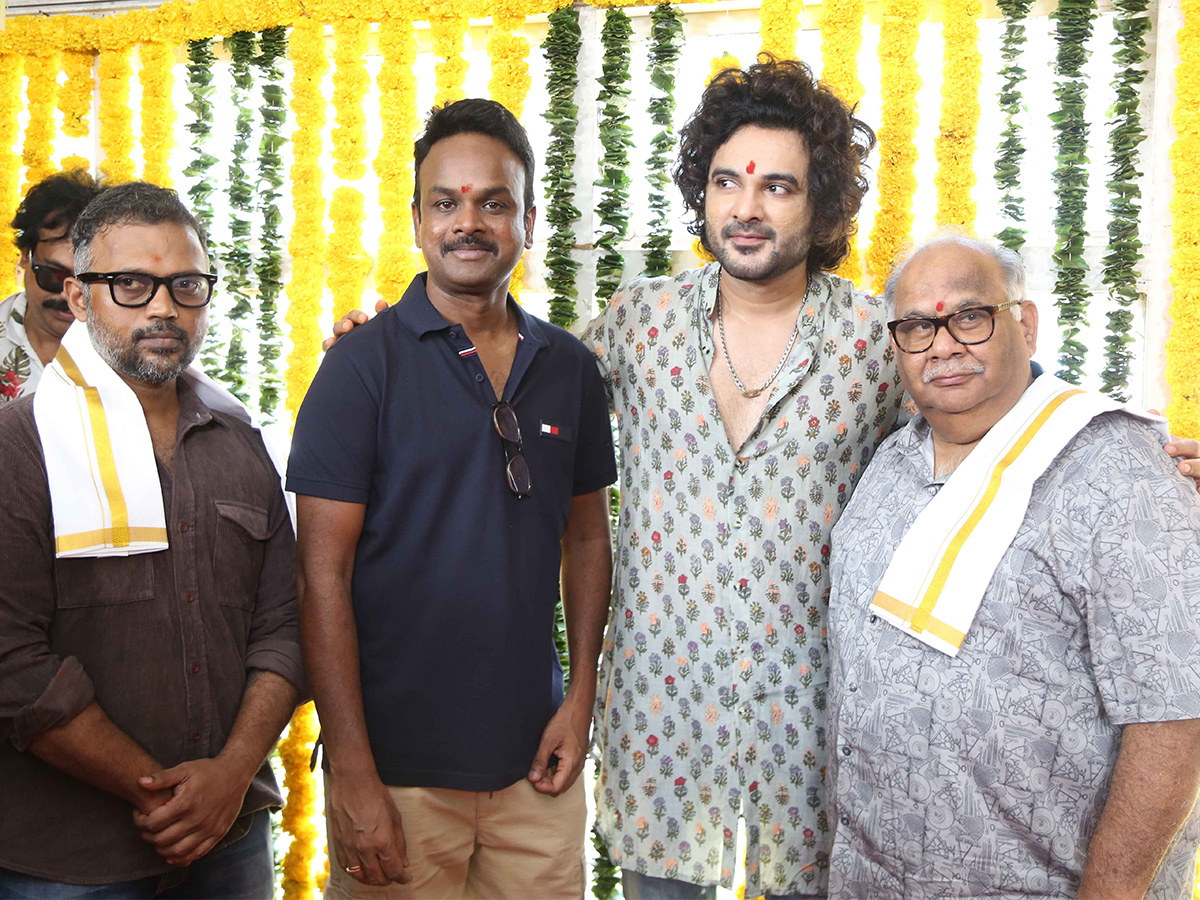 Bommarillu_20Bhaskar_20Siddhu_20Jonnalagadda_20new_20movie_20launched-20.jpg 18
