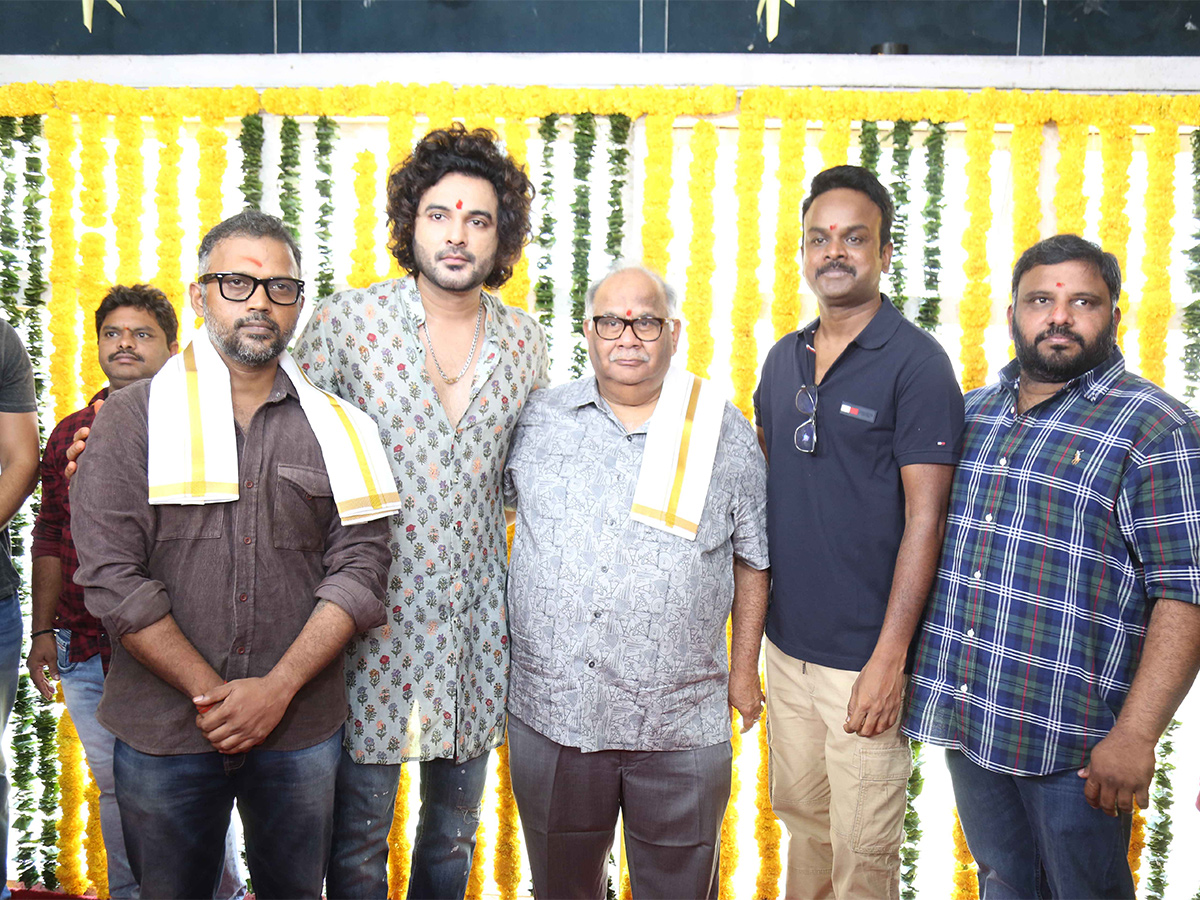 Bommarillu_20Bhaskar_20Siddhu_20Jonnalagadda_20new_20movie_20launched-21.jpg 19