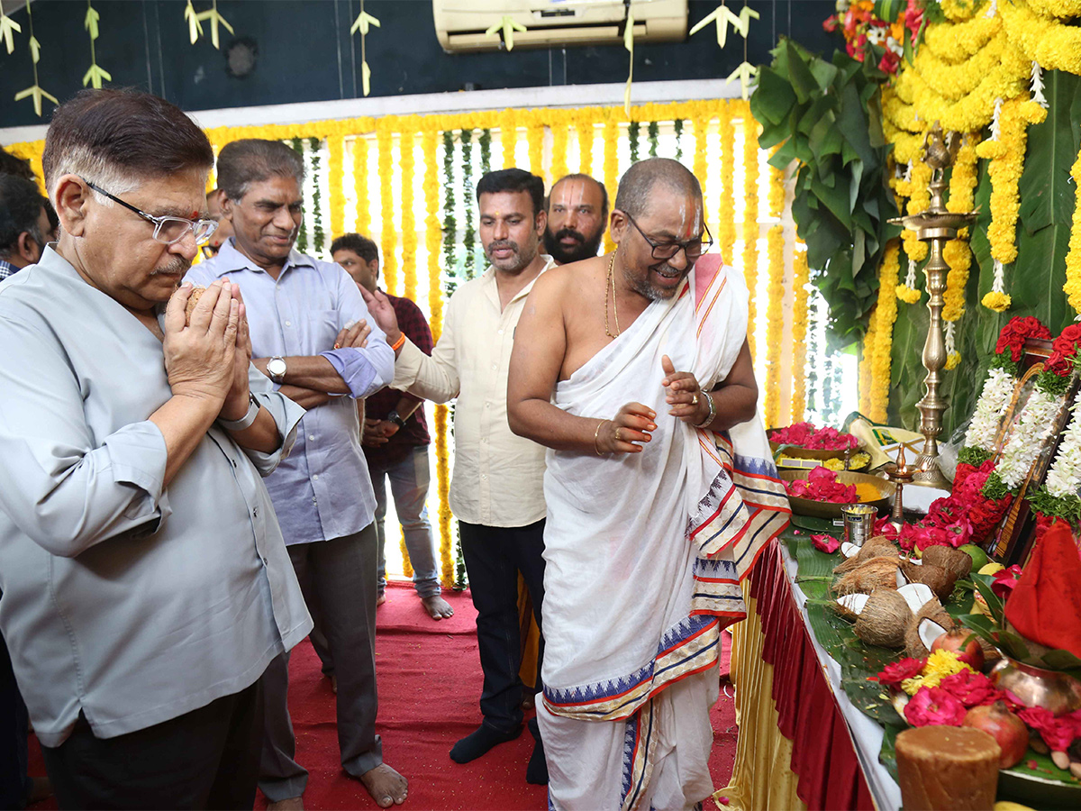 Bommarillu_20Bhaskar_20Siddhu_20Jonnalagadda_20new_20movie_20launched-25.jpg 23