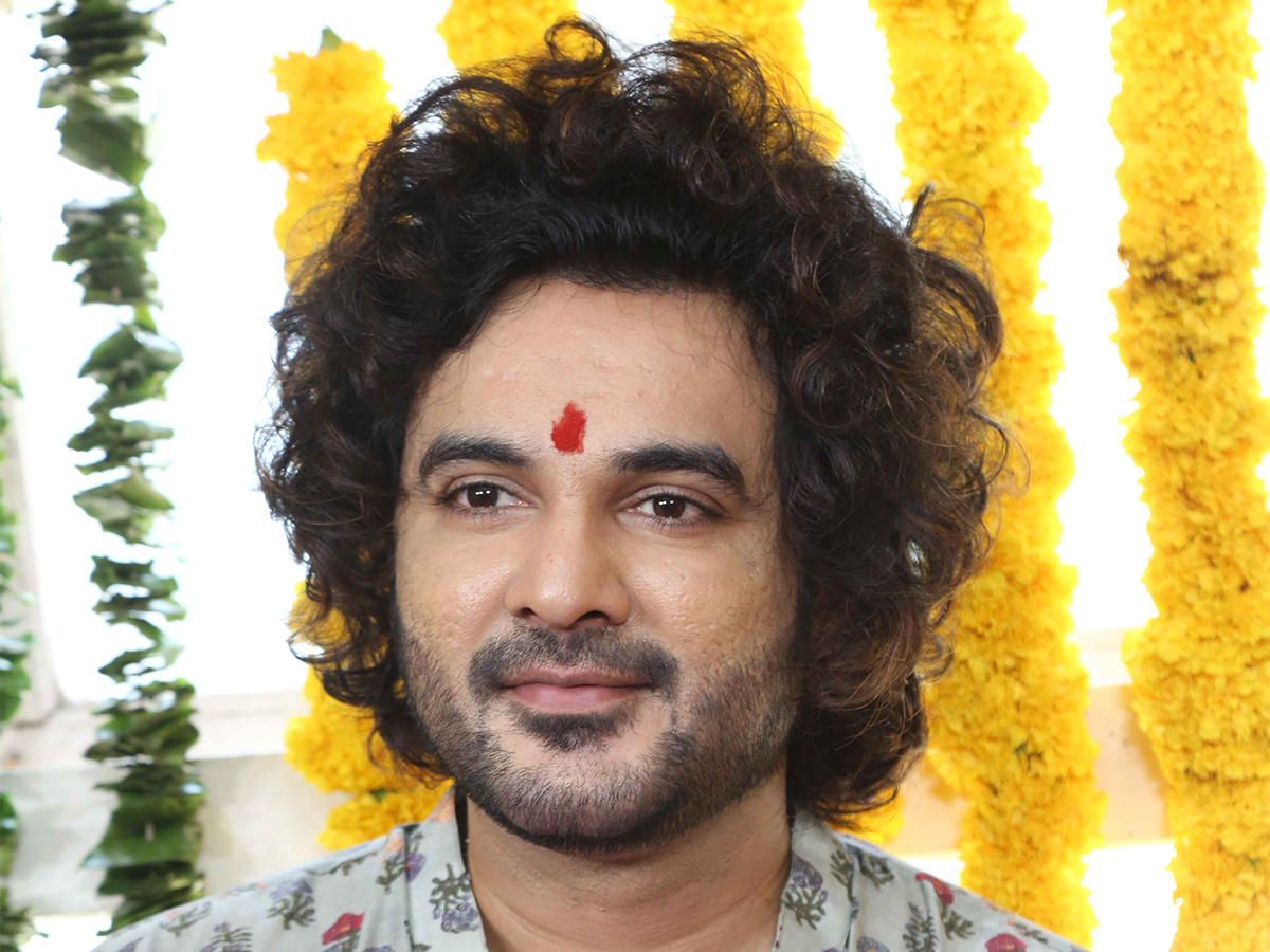 Bommarillu_20Bhaskar_20Siddhu_20Jonnalagadda_20new_20movie_20launched-8.jpg 7