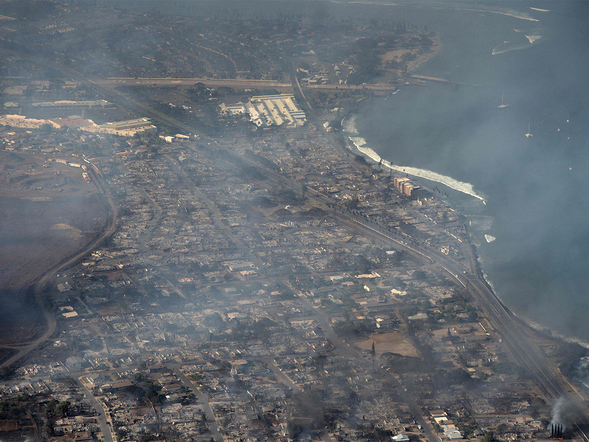 Dozens_20killed_20as_20wildfires_20ravage_20Hawaii_20island_20of_20Maui-6.jpg 5