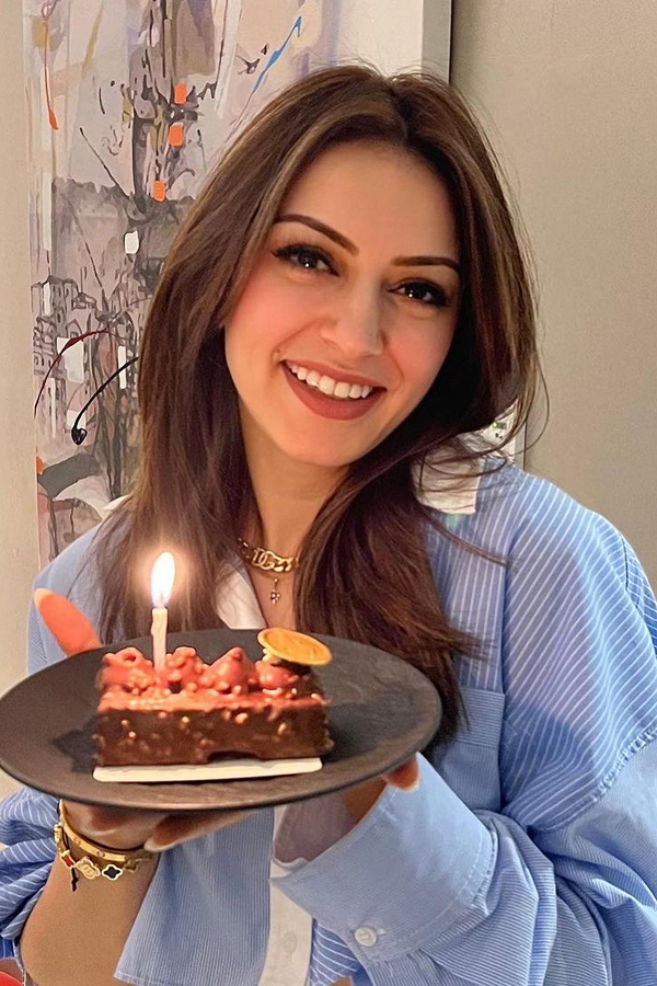 Hansika_20Motwani_20Birthday_20celebrations_20PHotos_10.jpg 11