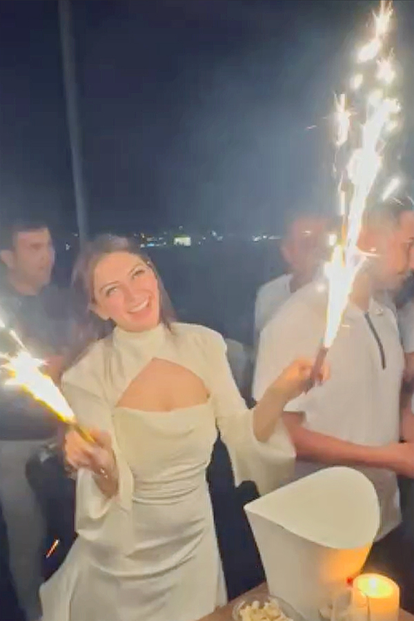 Hansika_20Motwani_20Birthday_20celebrations_20PHotos_3.jpg 4