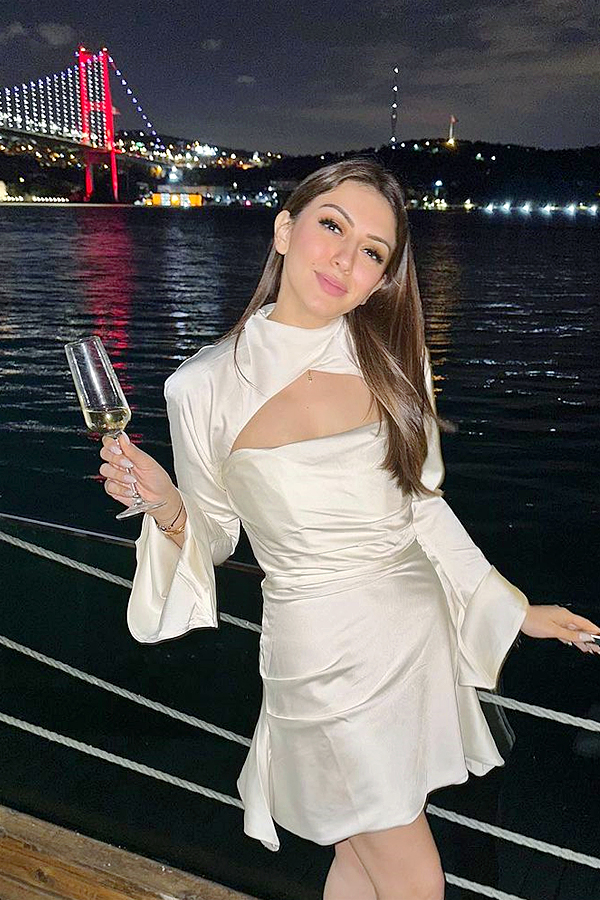 Hansika_20Motwani_20Birthday_20celebrations_20PHotos_9.jpg 10