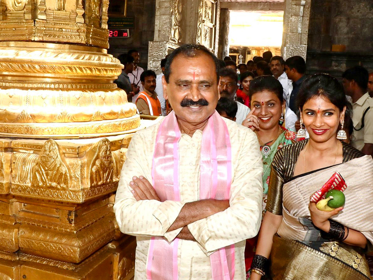 MLA_20Bhumana_20Karunakar_20Reddy_20to_20Take_20Charge_20As_20TTD_20Chairman_20Photos_5.jpg 6