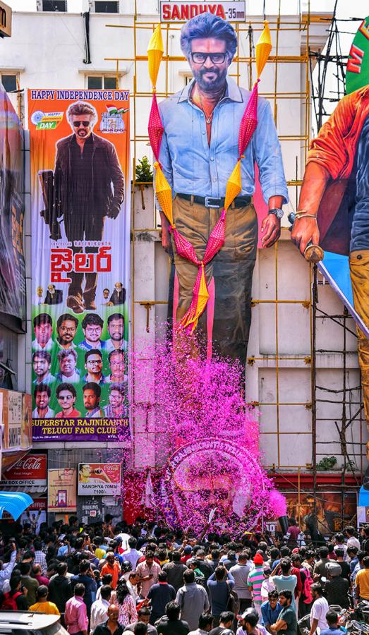 Rajinikanth_20Fans_20at_20Release_20of_20Jailer_20Theatre-14.jpg 14