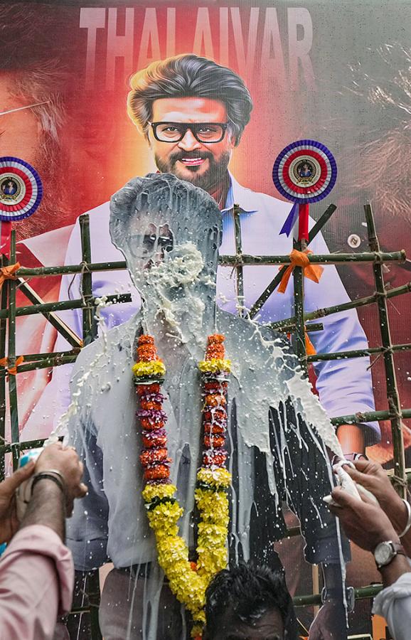 Rajinikanth_20Fans_20at_20Release_20of_20Jailer_20Theatre-21.jpg 20