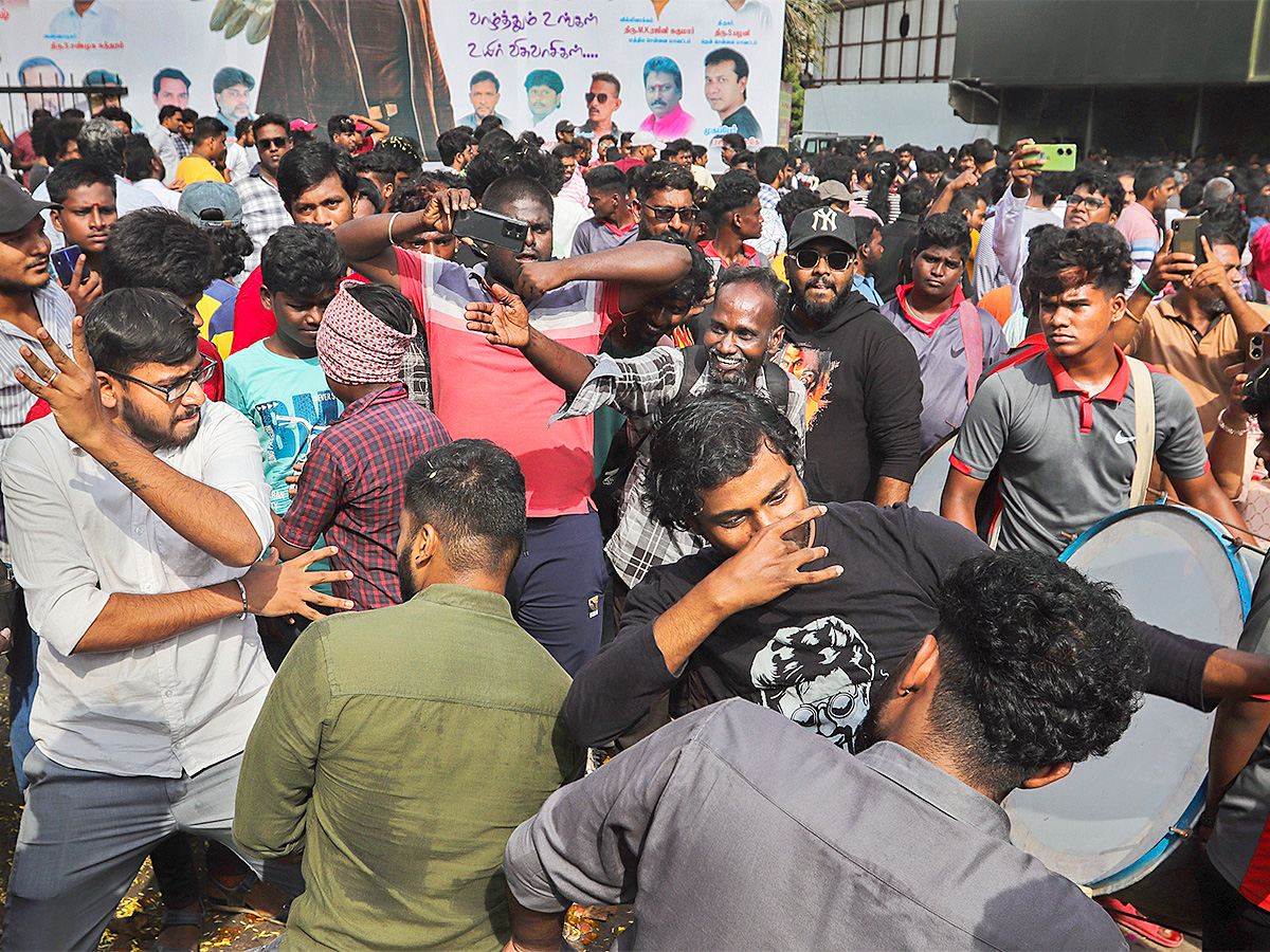 Rajinikanth_20Fans_20at_20Release_20of_20Jailer_20Theatre-22.jpg 21