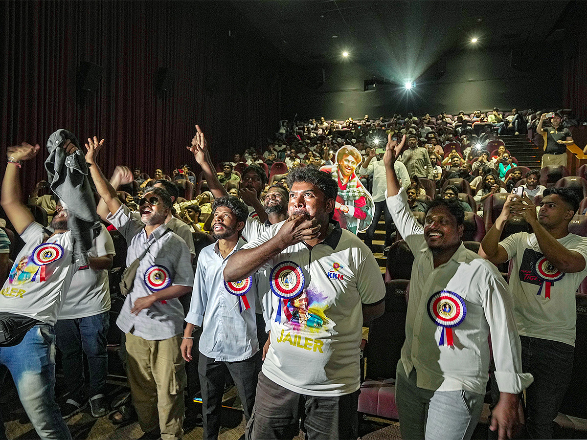 Rajinikanth_20Fans_20at_20Release_20of_20Jailer_20Theatre-27.jpg 26