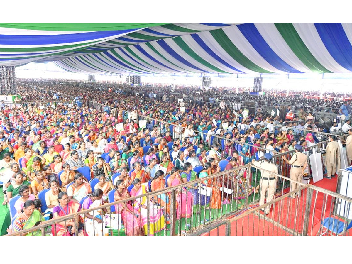 CM_20YS_20Jagan_20Release_20YSR_20Sunna_20Vaddi_20Scheme_20Funds_20At_20Amalapuram_20Photos_1.jpg 7