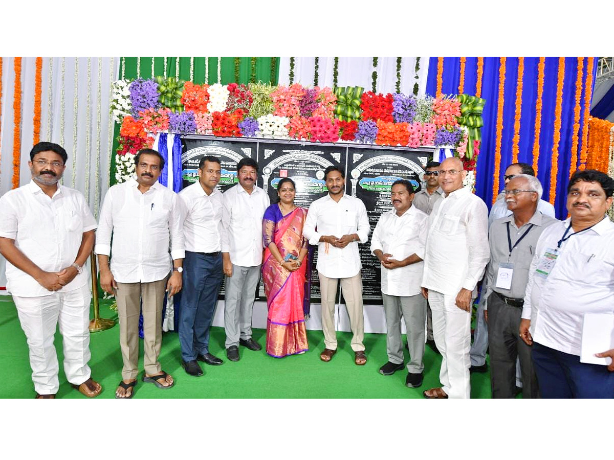 CM_20YS_20Jagan_20Release_20YSR_20Sunna_20Vaddi_20Scheme_20Funds_20At_20Amalapuram_20Photos_10.jpg 1