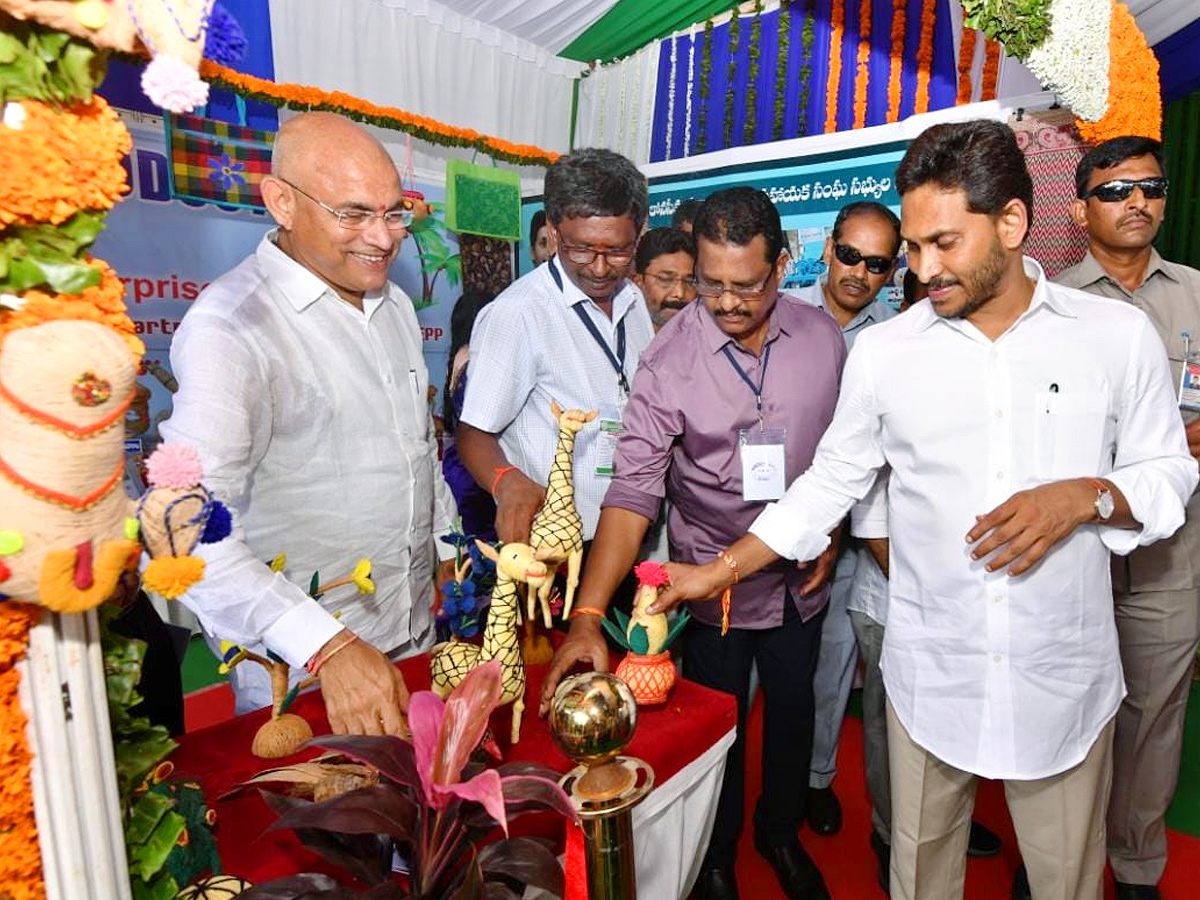CM_20YS_20Jagan_20Release_20YSR_20Sunna_20Vaddi_20Scheme_20Funds_20At_20Amalapuram_20Photos_13.jpg 16
