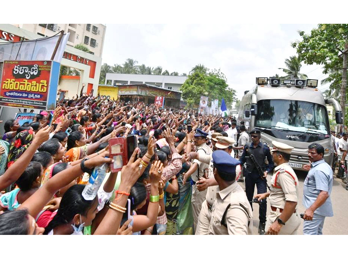 CM_20YS_20Jagan_20Release_20YSR_20Sunna_20Vaddi_20Scheme_20Funds_20At_20Amalapuram_20Photos_16.jpg 2