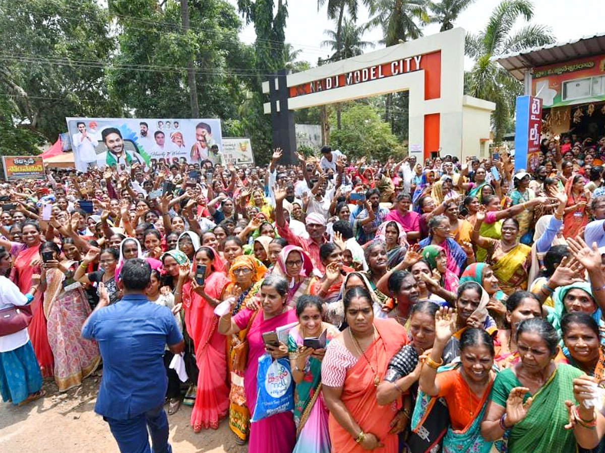 CM_20YS_20Jagan_20Release_20YSR_20Sunna_20Vaddi_20Scheme_20Funds_20At_20Amalapuram_20Photos_18.jpg 4