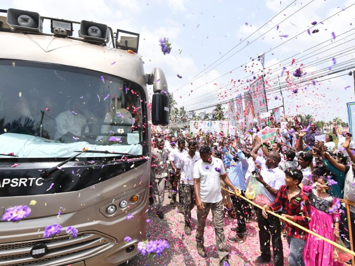 CM_20YS_20Jagan_20Release_20YSR_20Sunna_20Vaddi_20Scheme_20Funds_20At_20Amalapuram_20Photos_19.jpg 5